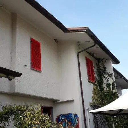 Accogliente Bi-familiare * Pietrasanta
