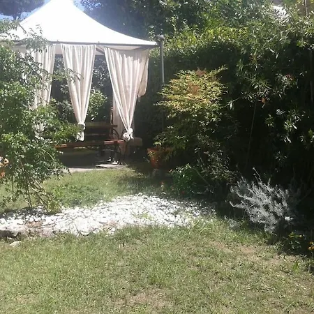 Accogliente Bi-familiare Holiday home Pietrasanta