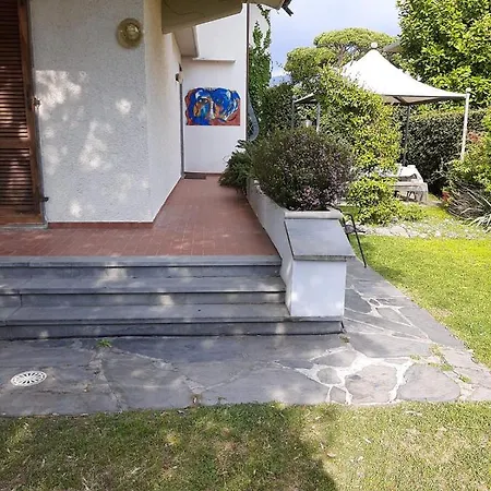 Accogliente Bi-familiare Pietrasanta